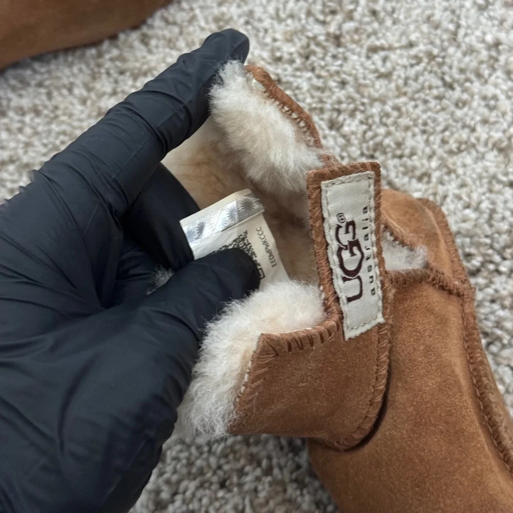 UGG Australia Brown unisex Baby Erin Booties